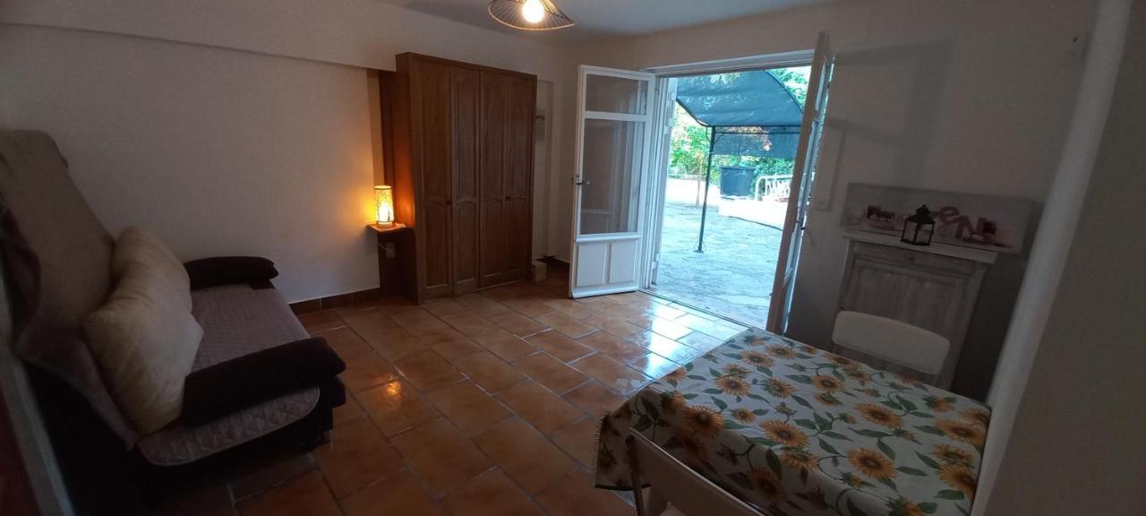 Appartement Et Sa Grande Terrasse En Rez De Jardin 생타굴프 외부 사진