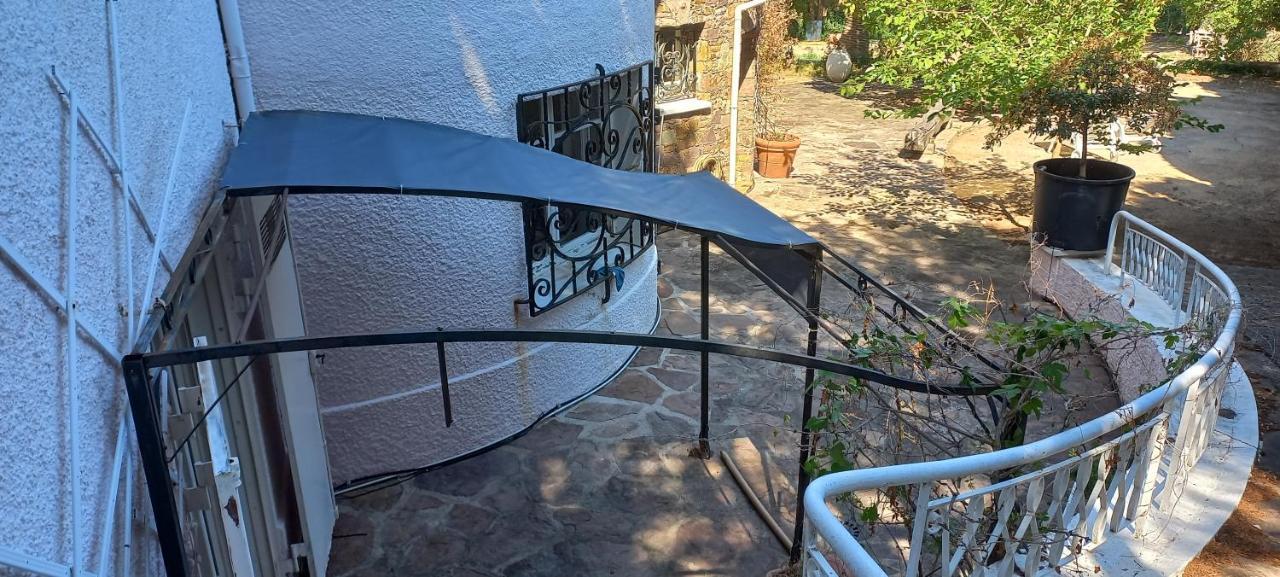 Appartement Et Sa Grande Terrasse En Rez De Jardin 생타굴프 외부 사진