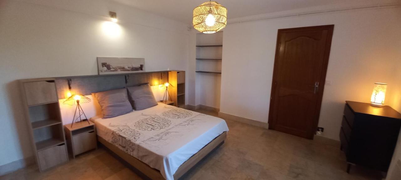 Appartement Et Sa Grande Terrasse En Rez De Jardin 생타굴프 외부 사진